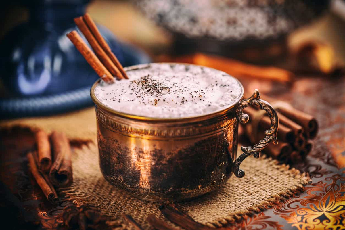Chai Latte – Geschichte, Gewürze und Zubereitung