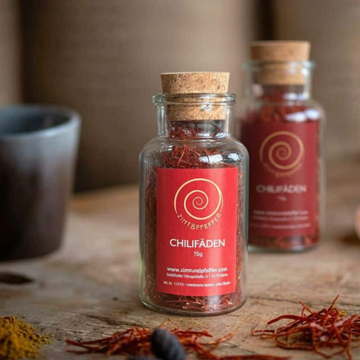 Chilifäden im Glas – fein geschnittene rote Chili von Zimt&amp;Pfeffer