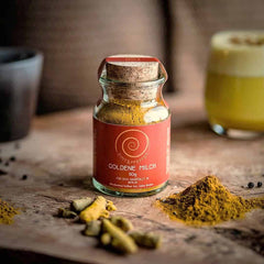 Goldene Milch kaufen, Kurkuma Latte, Tumeric Latte, eine leckere Mischung aus Kurkuma, Zimt, Galgant, Ingwer, Lucuma und schwarzen Pfeffer. 50g im Glas